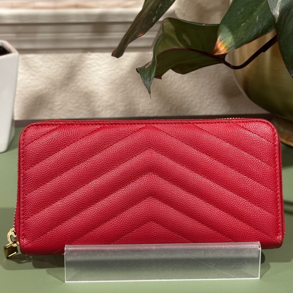 Saint Laurent Red Quilted Wallet with Gold Logo - Picture 3 of 12